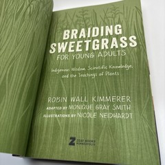 Braiding Sweetgrass For Young Adults: Indigenous Wisdom,Scientific.by Kimmerer