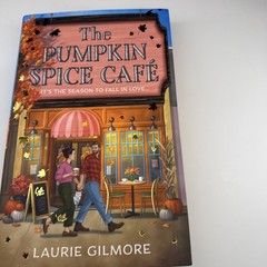 Pumpkin Spice Café (Deluxe Edition) by Laurie Gilmore (2025, Hardcover)