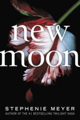 New Moon (The Twilight Saga) – Paperback By Meyer, Stephenie – VERY GOOD