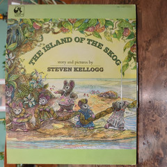 The Orchard Cat/The Island of the Skog Steven Kellogg – 2 Paperbacks, 1 *Signed*