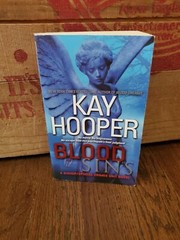 Blood Sins (Bishop/Special Crimes Unit: Blood Trilogy) Hooper, Kay – VERY GOOD
