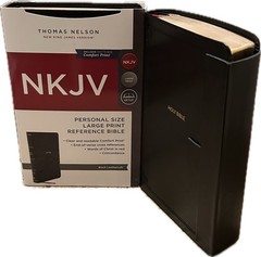 MAGNETIC CLOSURE NKJV LARGE PRINT(10.5pt) Personal Size Black Leathersoft Bible