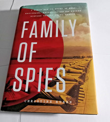 Family of Spies: A World War II Story of Nazi Espionage, Betrayal, and the: New