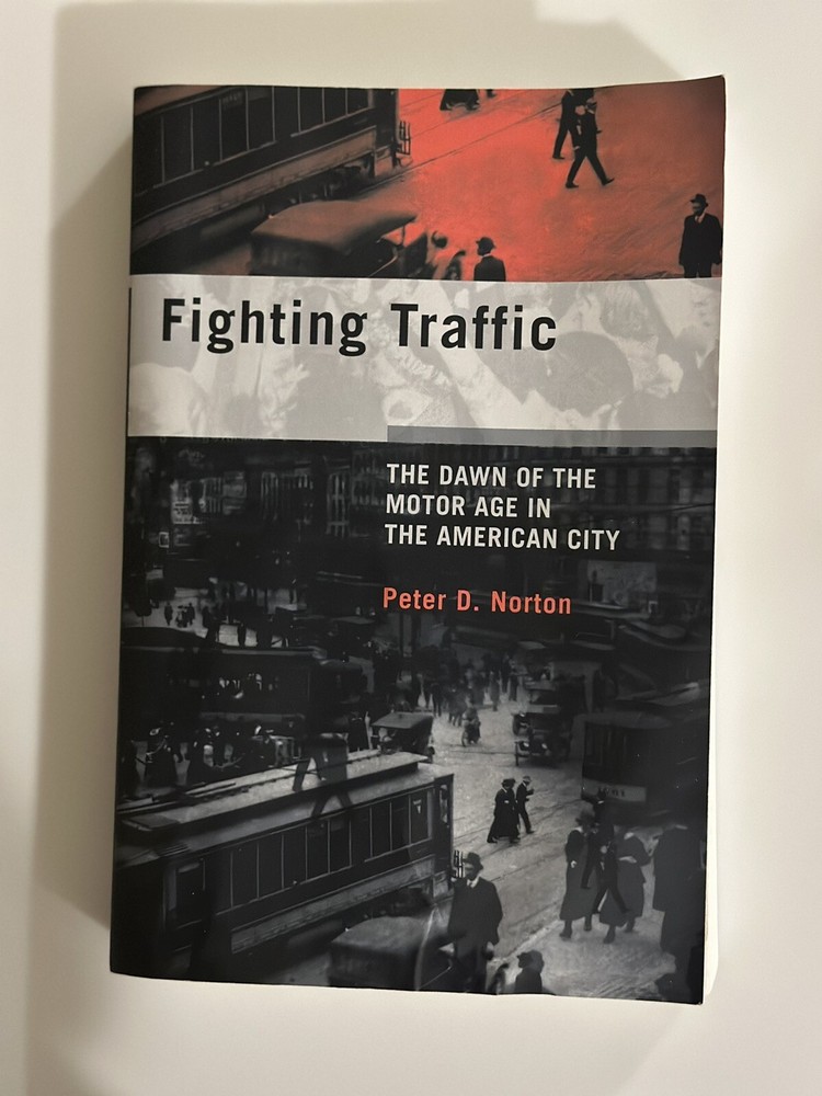 Inside Technology Ser.: Fighting Traffic : The Dawn of the Motor Age in the…