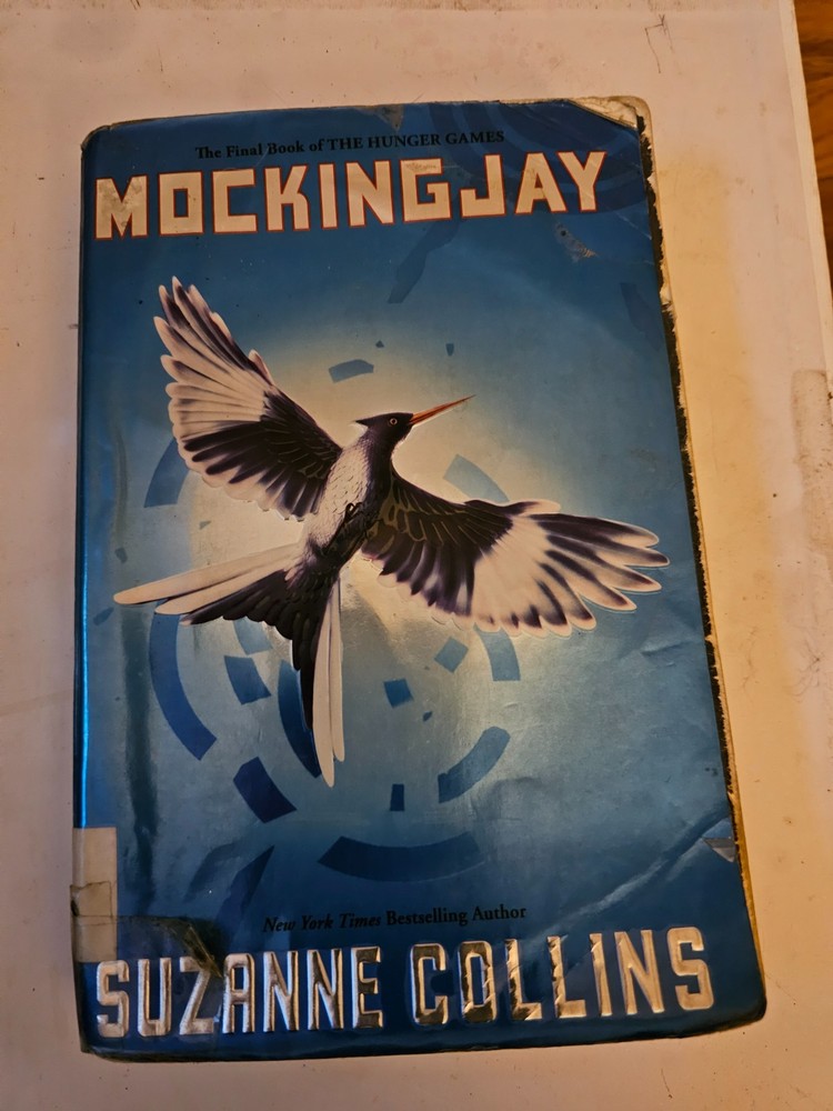 Mockingjay (The Hunger Games) – Paperback By Collins, Suzanne – Used