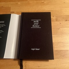 *SIGNED* – Milk and Honey, Rupi Kaur (2016, Hardcover) 1st Ed – FAST FREE SHIP