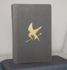The Hunger Games by Suzanne Collins (2008, Hardcover) No Jacket Good Cond