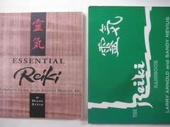 Lot 2 books Essential Reiki Diane Stein + Handbook L. Arnold + S. Nevius