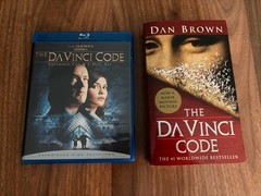 The Da Vinci Code by Dan Brown Paperback Thriller Novel 2006 + Blu Ray Movie