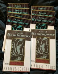 A FAREWELL TO ARMS HEMINGWAY CLASSROOM SET 9 BOOKS PB & HB WW1 CLASSIC 1995