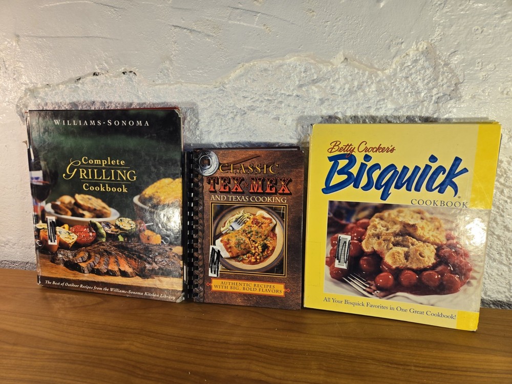 Lot Of 3 Vintage Cookbooks Betty Crocker Bisquick, Williams Sonoma, 1990s/2000s
