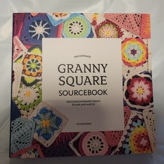 The Ultimate Granny Square Sourcebook: 100 Contemporary Motifs to Mix and M…