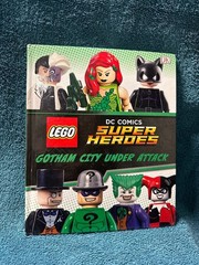 LEGO DC Comics Super Heroes Gotham City Under Attack Hardcover DK