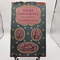 Court Favourites By Elizabeth Craig 1953 DJ HB Andre Deutsch